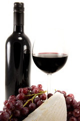 red wine with grapes and brie