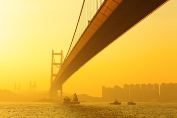 Obraz premium tsing ma bridge in sunset