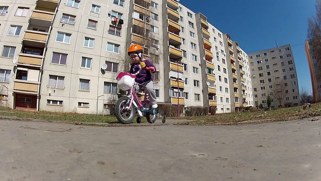 b&eacute;b&eacute; avec v&eacute;lo
