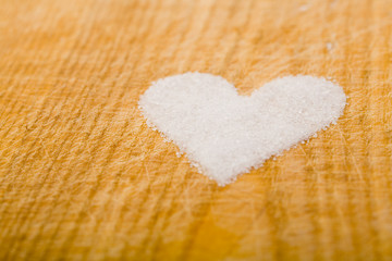 Zuckerherz auf Brett