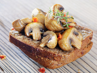 Grilled mushrooms on healthy bread