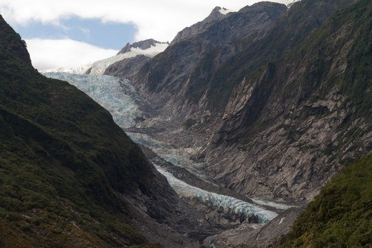 Glacier Franz Josef dans sa vallée encaissée