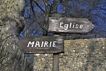 Panneaux  Mairie et Eglise