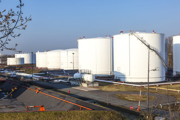 Obraz premium white tank in tank farm with blue sky