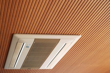 天井のエアコン