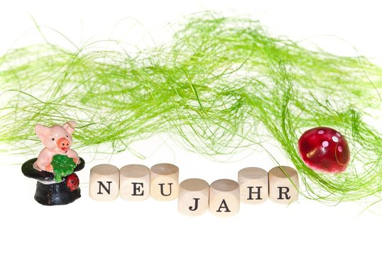 Wort "Neujahr" aus Buchstabenwürfeln, freigestellt, Freisteller 