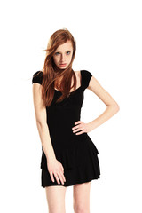 Fototapeta premium Junge Frau im schwarzen Kleid