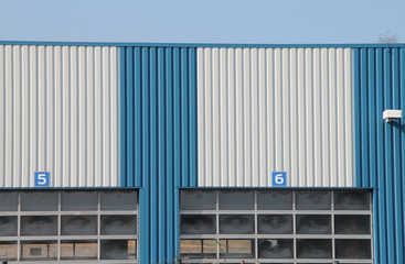 Tore einer Anlieferungshalle © Joerg Sabel