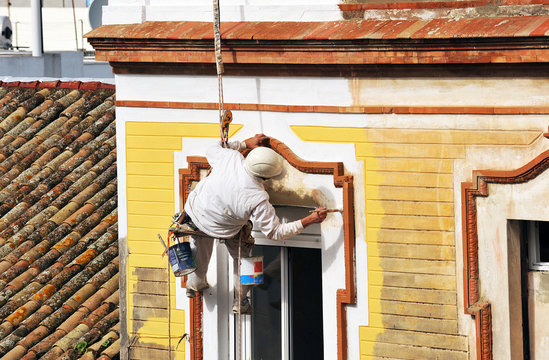 Trabajo peligroso, reparaci&oacute;n de fachada