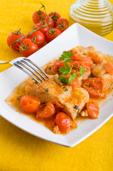 Fish and cherry tomatoes. Pesce con pomodorini.