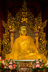 Fototapeta premium Vintage golden buddha statue image in Phayao Temple Thailand