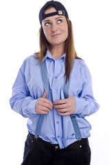 Frau in Hosenträger