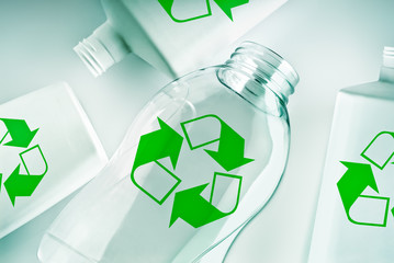 plastic containers with recycle symbol