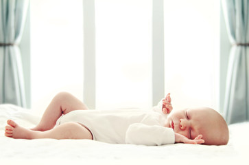 Sleeping newborn baby - 40031592