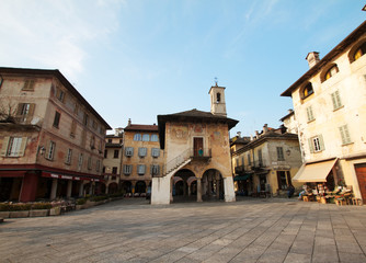 Fototapeta na wymiar Orta San Giulio - Broletto i Piazza Motta