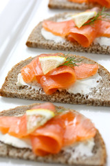 smoked salmon canapes