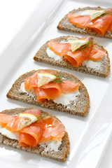 smoked salmon canapes
