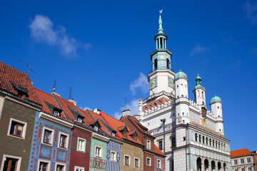 Obraz premium Houses and Town Hall in Old Market Square, Poznan, Poland
