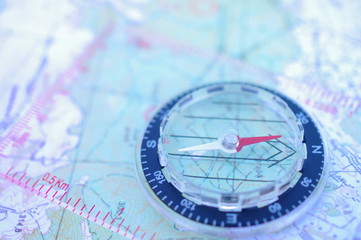 Kompas na mapie - obrazy, fototapety, plakaty