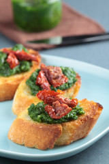 Crostini with sun-dried tomatoes