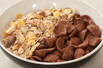 Cereals made from whole grain and chocolate crunchy