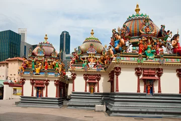 Zelfklevend Fotobehang Hinduistic temple Shri-Mariamman. Chinatown, Singapore © YuliaB