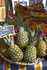 marché ananas Pineapple at the market paris1