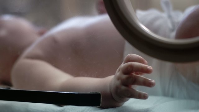 Baby in Incubator - 600fps Slow Motion