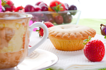 cake with fresh fruits decoration