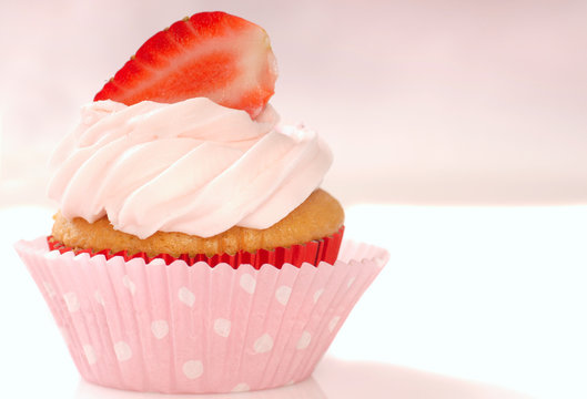 Vanilla cupcake with stawberry frosting and strawberriy
