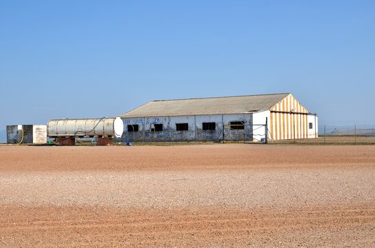 Viejo hangar de avionetas de fumigaci&oacute;n