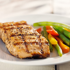 grilled salmon with vegetables