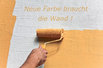 die Wand wird gestrichen