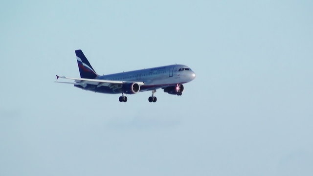 Plane landing. HD.