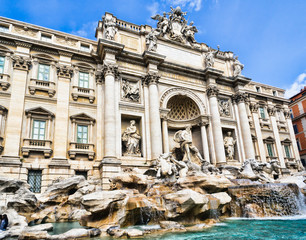 Fototapeta na wymiar Fontana di Trevi - najbardziej znanych rzymskich fontann na świecie