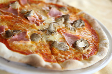 Pizza ham and mushroom