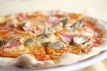 Pizza ham and mushroom
