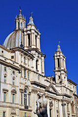 Fototapeta na wymiar Piazza Navona, Fontanna i St Agnes w agonii - Rzym