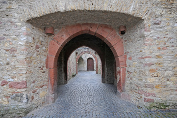 Fototapeta na wymiar Tunnel-Durchgang in einer Festungsanlage.