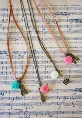 革ひものネックレス