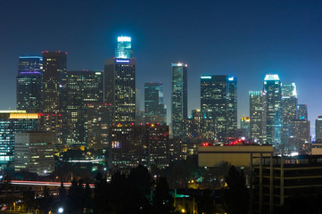Fototapeta na wymiar Los Angeles w nocy wieżowce