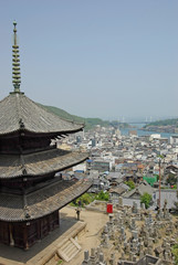 三重の塔と尾道の景観