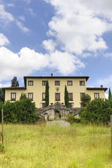Fototapeta na wymiar Old villa near Castelfiorentino (Tuscany)