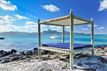 lit de soleil sur plage de l'île Maurice