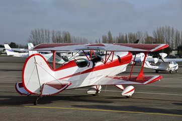 Biplan rouge et blanc00 © Guillaume06560