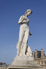 Fototapeta na wymiar Nymphe, statue du jardin des Tuileries à Paris