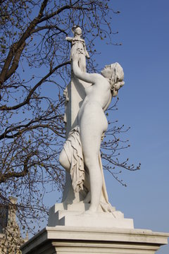 Cassandre se met sous la protection de Pallas, statue du jardin des Tuileries &agrave; Paris