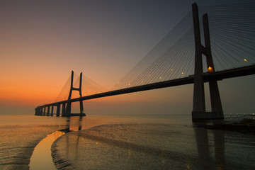Fototapeta na wymiar Noc obrazu most Vasco da Gama