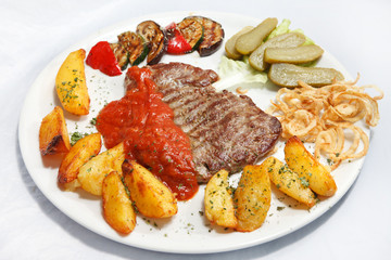 Grilled steak with vegetables