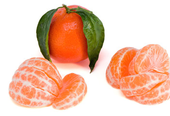 One mandarin and his slices